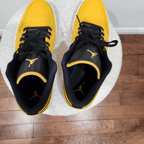 Jordan 1's Low - Picture 15 of 15